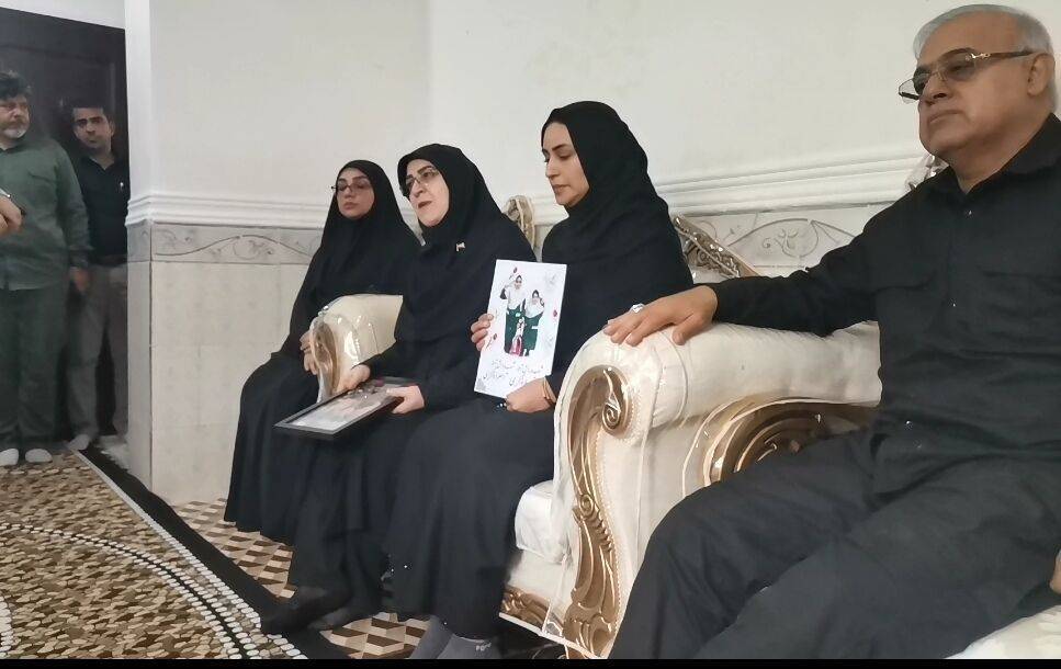 دیدار سخنگوی دولت با خانواده های شهدای مدرسه دخترانه میناب