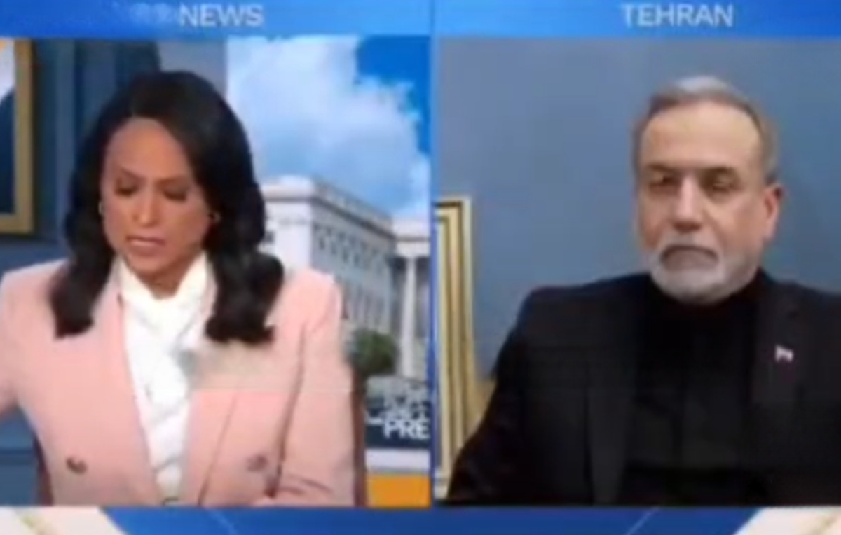 مدرسهٔ میناب توسط یک جنگندهٔ آمریکایی هدف قرار گرفته است