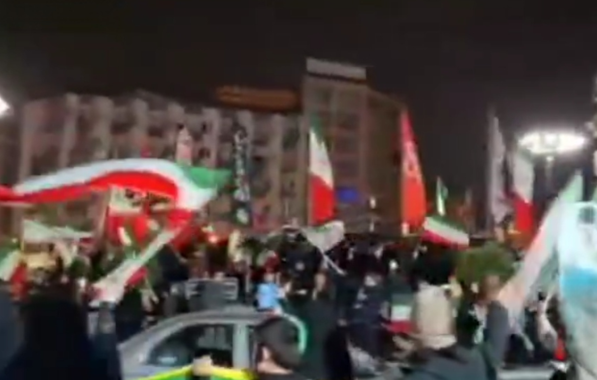 میدان جمهوری تهران امشب هم میزبان عاشقان ایران بود