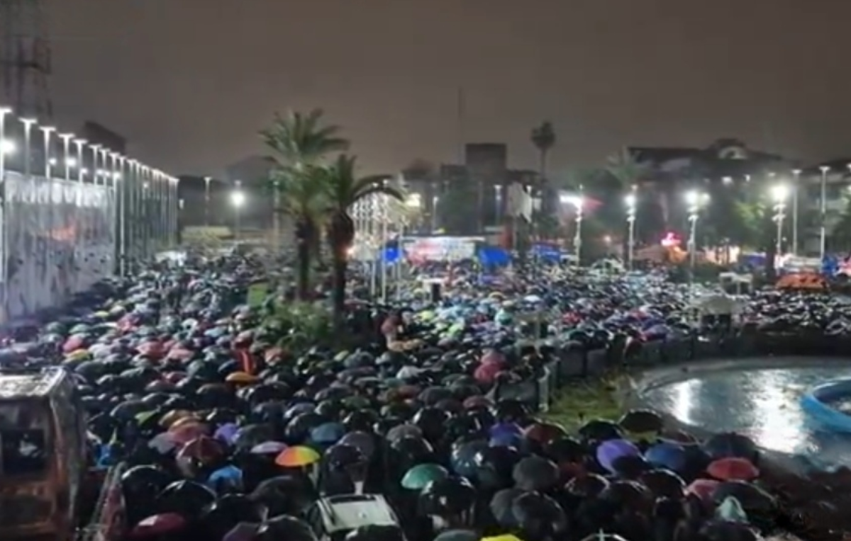 برگزاری مراسم احیای شب نوزدهم ماه مبارک رمضان در میعادگاه این شب&zwnj;های شهر رشت
میدان شهدای ذهاب (شهرداری)