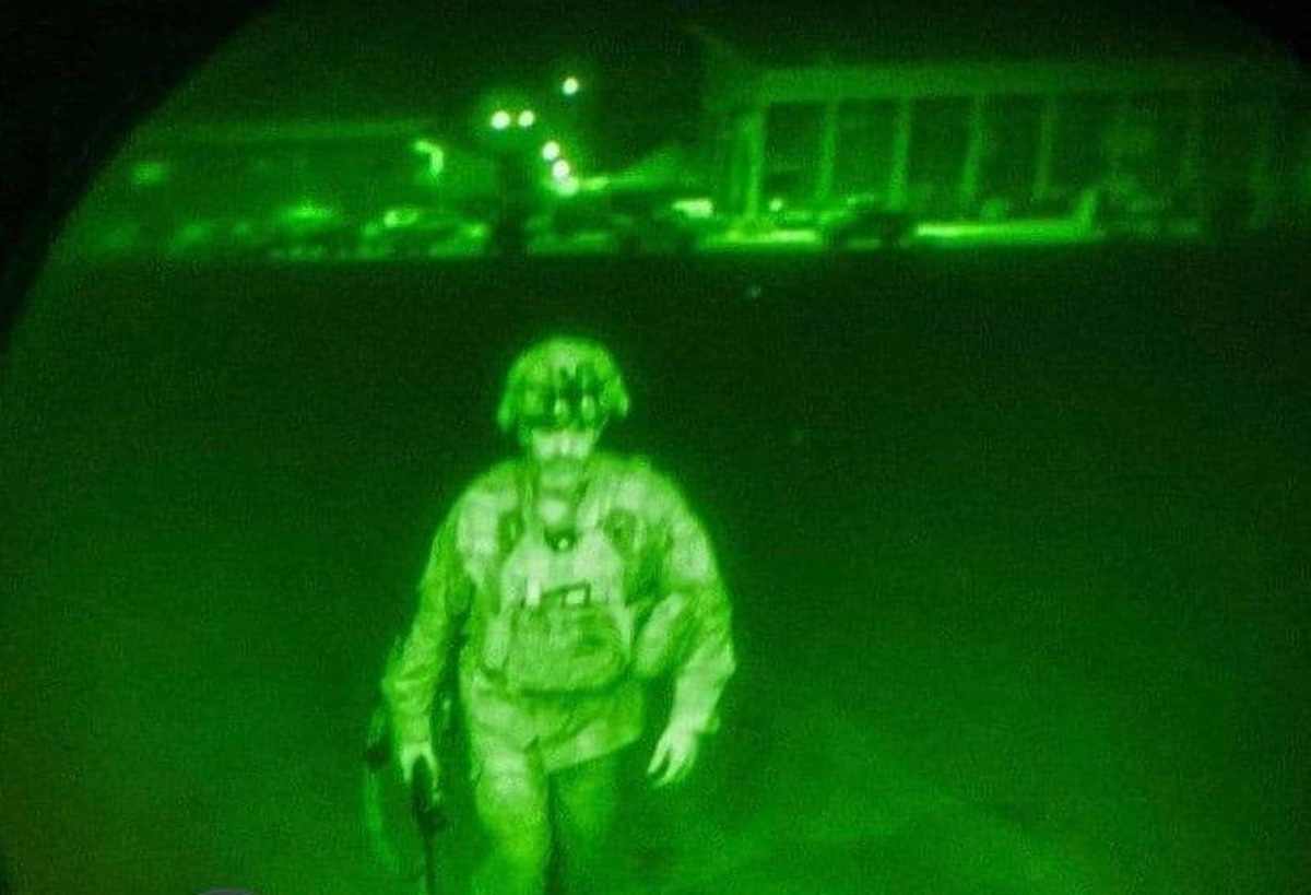 عکس&zwnj;های بسیار نادر از ارتش آمریکا در حال کشف و ضبط سلاح&zwnj;های کشتار جمعی در عراق