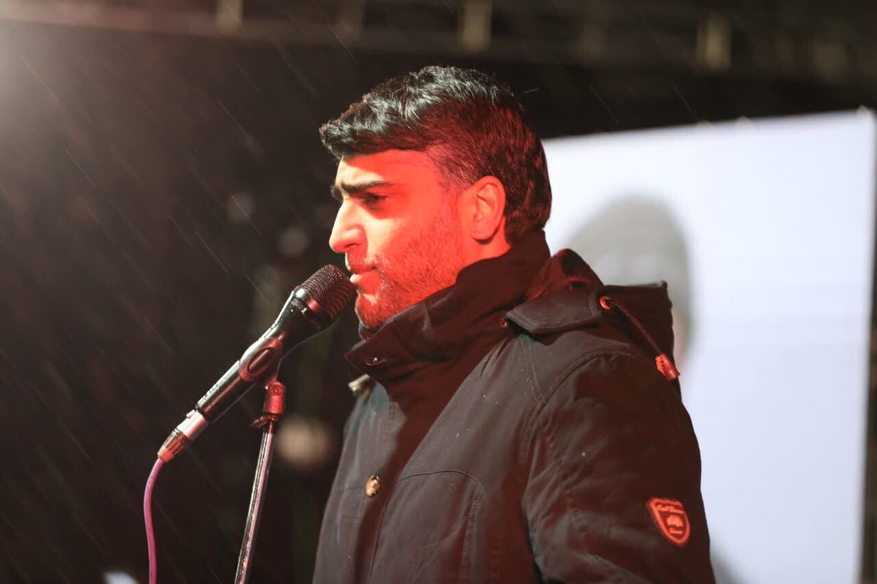 رشتیان زیر باران تا آخرین لحظه مناجات ایستادند/&laquo;بک&zwnj;یا الله&raquo; مردم رشت زیر آسمان بارانی شهر+فیلم