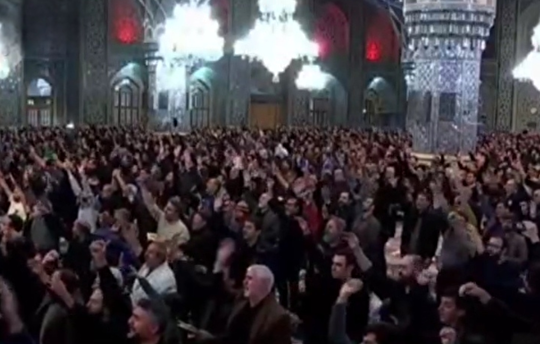 لحظهٔ اعلام کردن نام رهبر انقلاب اسلامی در حرم امام رضا (ع)