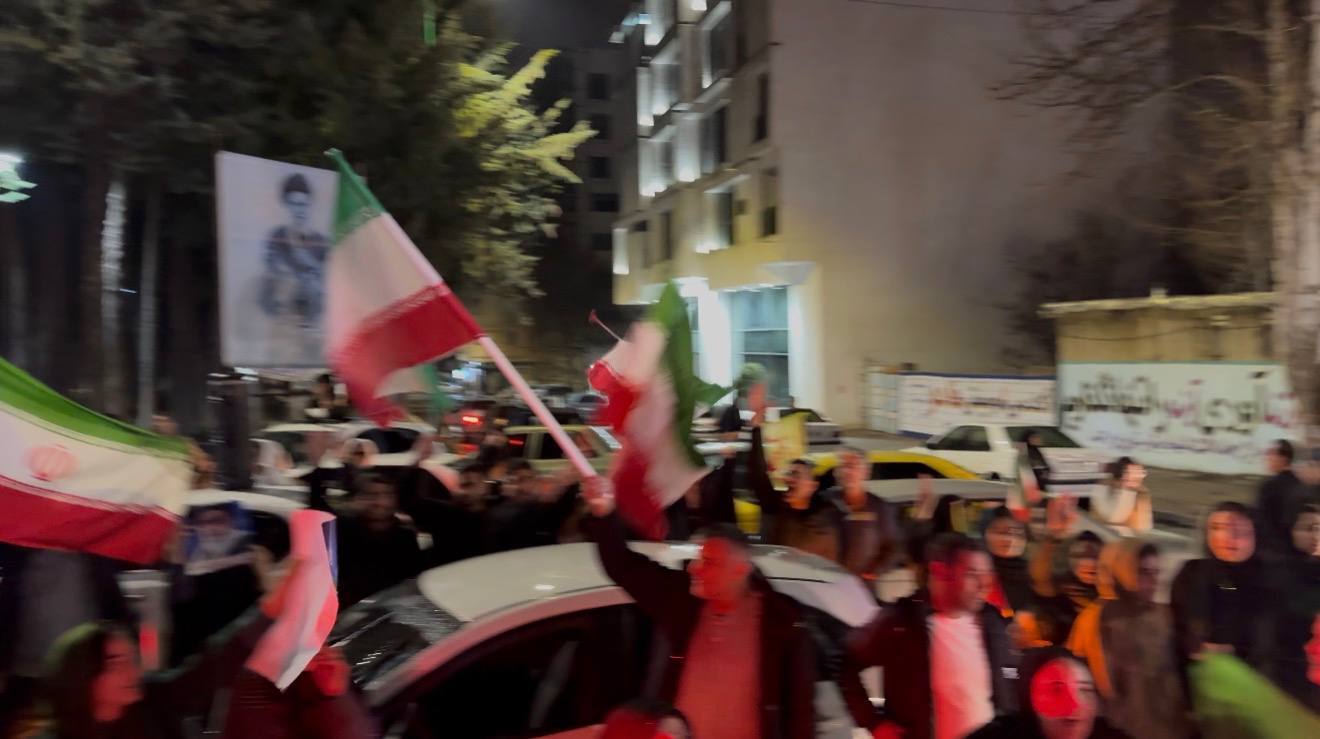 شور و هیجان شبانه مردم یاسوج در خیابان&zwnj;ها پس از اعلام انتخاب آیت&zwnj;الله سید مجتبی خامنه&zwnj;ای به&zwnj;عنوان سومین رهبر انقلاب اسلامی+ فیلم