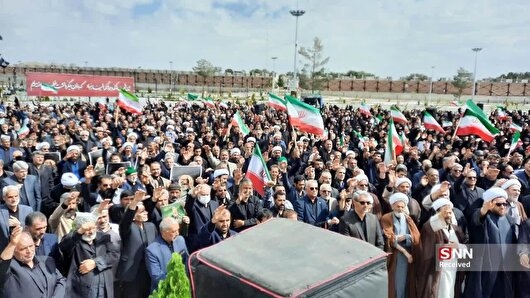 بیرجند؛ پیشگام در بیعت با سومین رهبر انقلاب/ مردم برای سلامتی آیت‌الله خامنه‌ای قربانی کردند