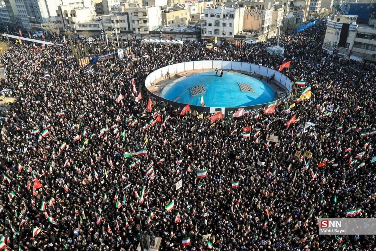اجتماع عظیم مردم تهران برای بیعت با سومین رهبر مقتدر جمهوری اسلامی ایران/ پای انقلاب و رهبری تا پای جان هستیم + فیلم