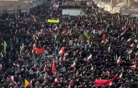 احترام نظامی مردم یزد به سومین رهبر انقلاب اسلامی آیت الله سید مجتبی حسینی خامنه‌ای