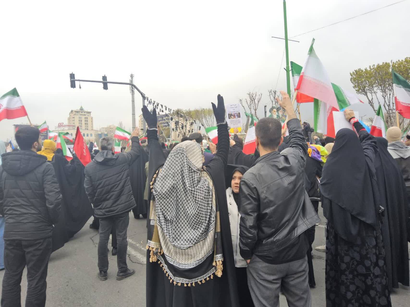 لبیک یا خامنه ای