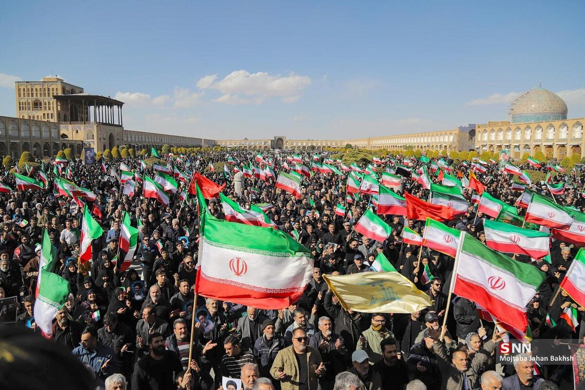 بیعت تاریخی ملت ایران با آیت الله سید مجتبی حسینی خامنه‌ای سومین رهبر انقلاب اسلامی در سراسر کشور + فیلم