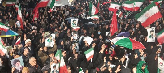 گرگانی‌ها لبیک‌گویان زیرباران با مقام معظم رهبری بیعت کردند