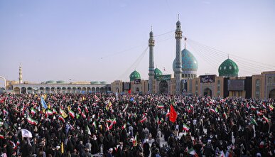 بیعت باشکوه مردم قم با رهبری جدید در مسجد جمکران+فیلم