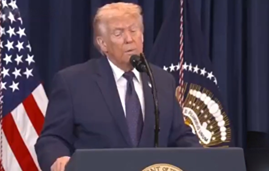 ترامپ باز هم ربع پهلوی را گردن نگرفت