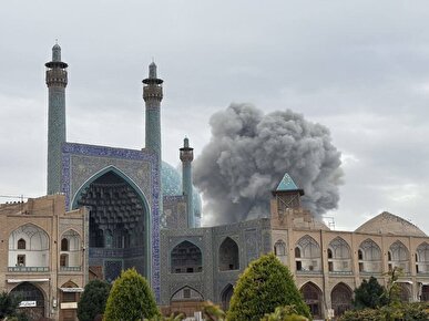 آسمان ایران فیروزه‌ای جاودان خواهد ماند / نقض حقوق میراث فرهنگی و اماکن هزار ساله از جمله مسجد جامع عباسی توجیه ندارد و قابل پیگیری بین‌المللی است + تصاویر