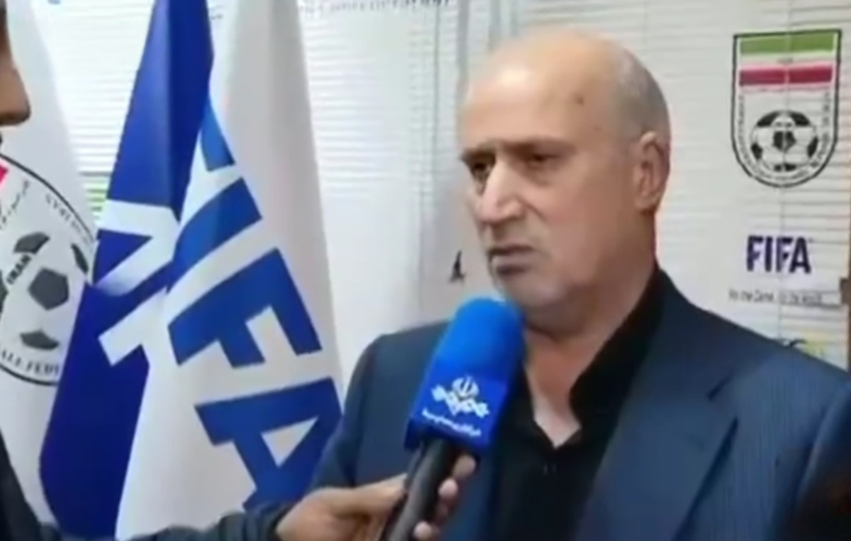 پلیس استرالیا مقابل گیت گفته باید پناهنده شوید