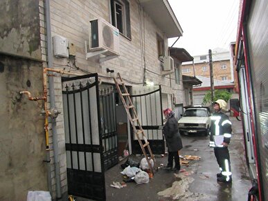 مسمومیت ۱۲ نفر در پی آتش‌سوزی  یک مجتمع مسکونی در همدان