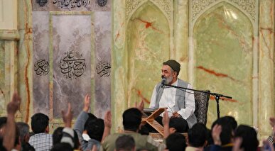 ببینید| طنین مناجات محمود کریمی در رواق رضوی؛ از خاک خراسان تا غیرت ایران علی (ع) + آلبوم تصاویر شب دوم