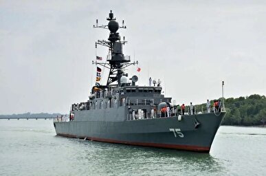 ناوشکن «دنا»در بندر ویشاخاپاتنام هند  پهلو گرفت