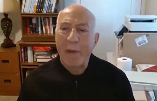 رهبران دنیا به پای آقای خمینی صف می‌کشیدند، اما هیچ کسی رضا پهلوی را آدم حساب نمی‌کند!