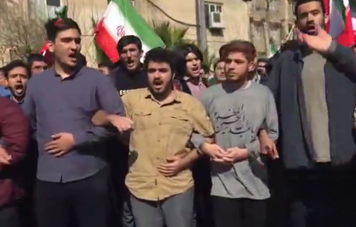 هم&zwnj;اکنون، صحن دانشگاه صنعتی امیرکبیر (پلی&zwnj;تکنیک تهران)