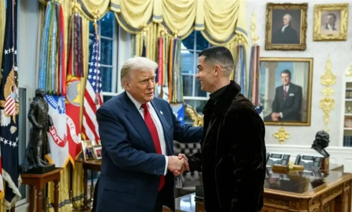 رونالدو و ترامپ در حال بازی فوتبال در دفتر بیضی شکل کاخ سفید!