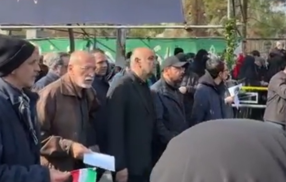 حضور میدری، وزیر کار در تشییع شهدای جنگ رمضان