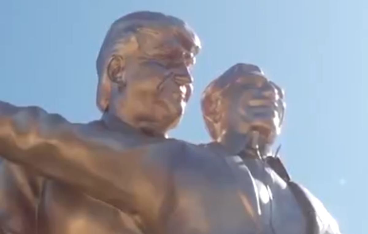 مجسمۀ ترامپ و اپستین در واشنگتن ساخته شد