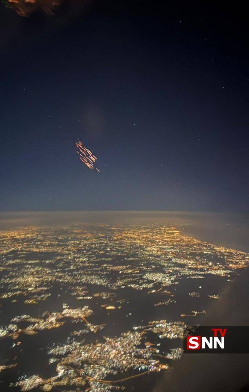 تصویر ثبت شده توسط یک خلبان صهیونیست از جولان موشک&zwnj;های ایرانی بر فراز آسمان فلسطین اشغالی