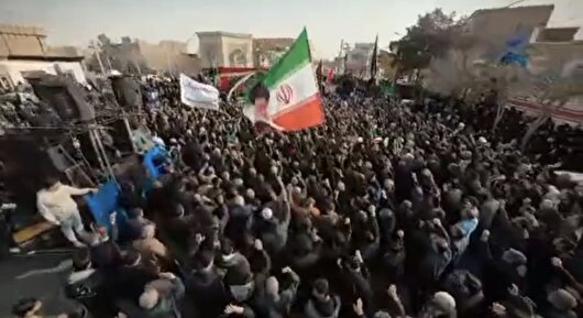 حماسه حضور مردم آران و بیدگل در تشییع دو شهید حمله آمریکایی-صهیونیستی+فیلم