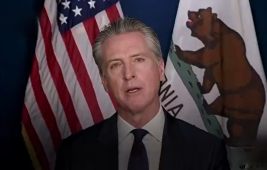 به خاطر جنگ ترامپ با ایران، بازار‌ها متلاطم شده‌اند و قیمت بنزین در آمریکا درحال جهش است