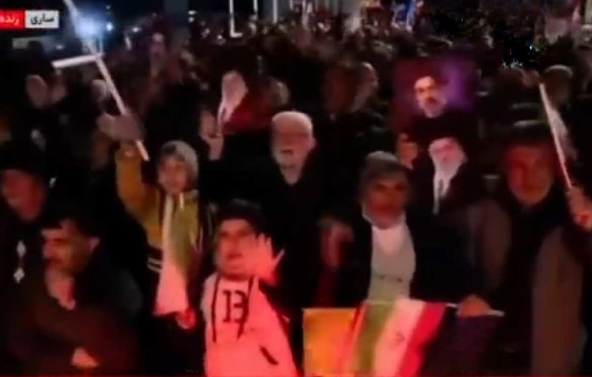 تصاویری از تجمع پرشور مردم ساری، دامغان و شهرکرد در حمایت از آرمان&zwnj;های انقلاب و حمایت از نیرو&zwnj;های مسلح کشور