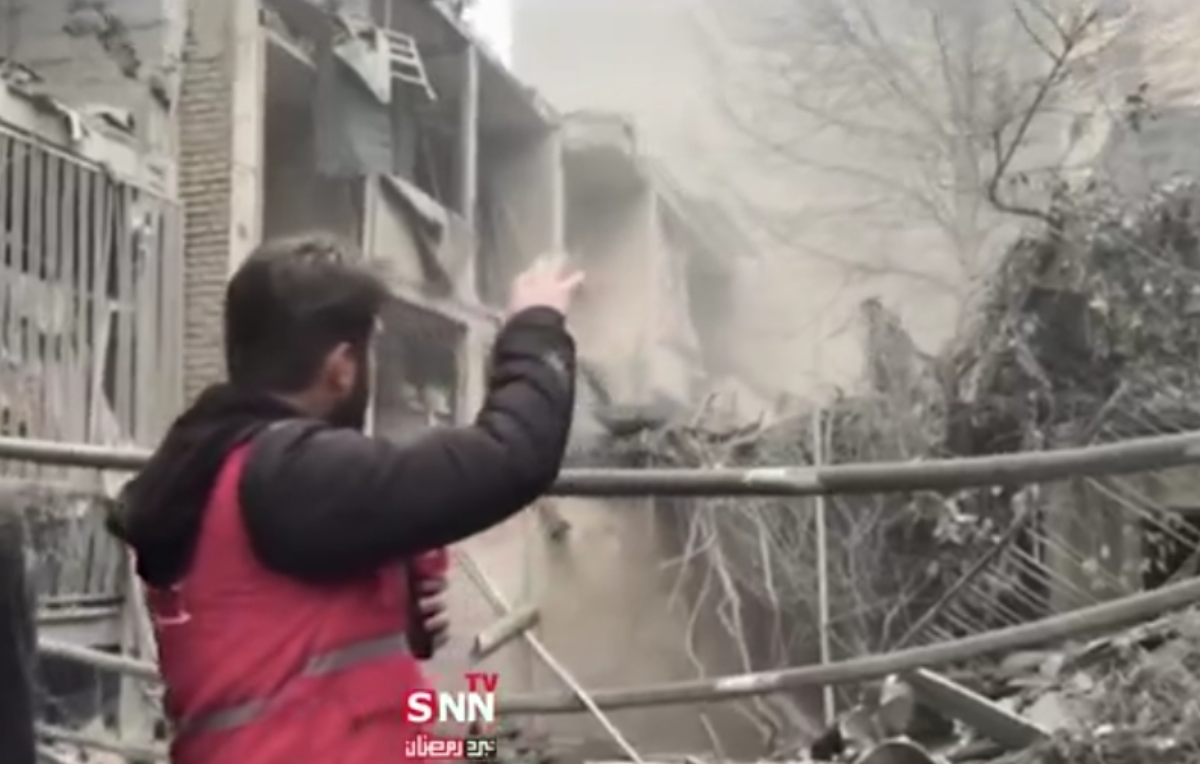 پرچم ایران با وجود جنایت علیه مناطق مسکونی همچنان بالاست