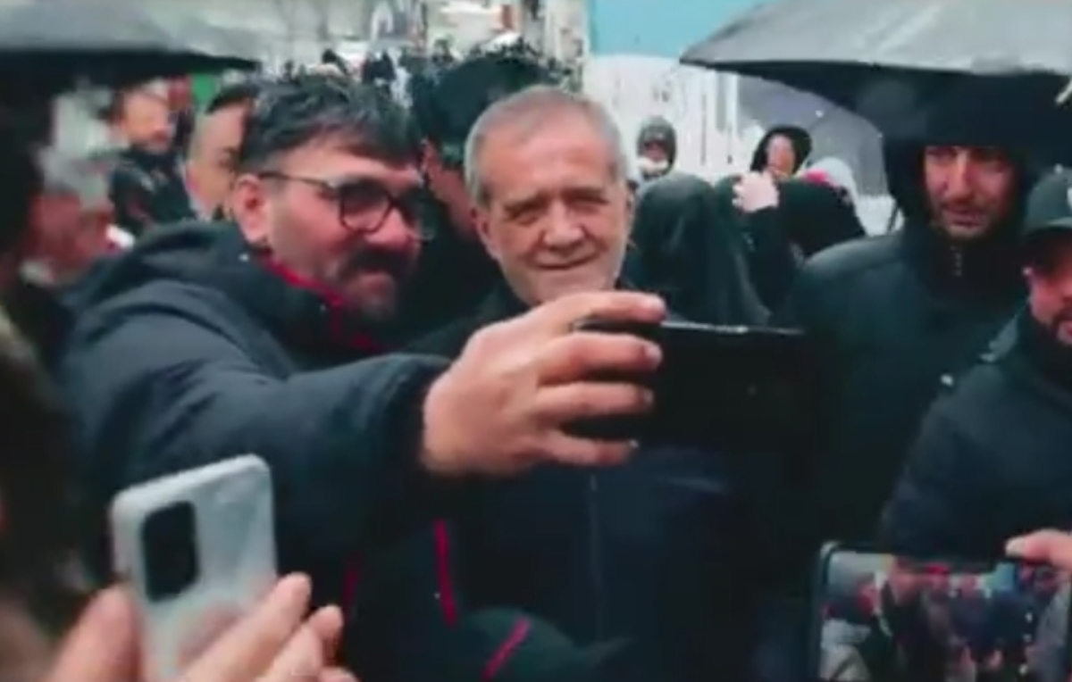 حضور صمیمانه و شجاعانه رئیس جمهور در راهپیمایی روز قدس