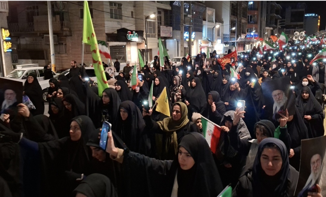 حضور مردم شهرکرد در خیابان/ شب چهاردم و همچنان خیابان مملو از جمعیت