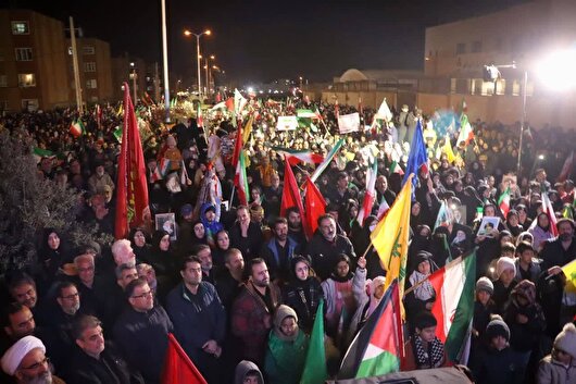 قرار شبانه‌ای که در فراق امام شهید ادامه دارد/مردم سمنان همچنان در خیابان حضور دارند+ تصاویر