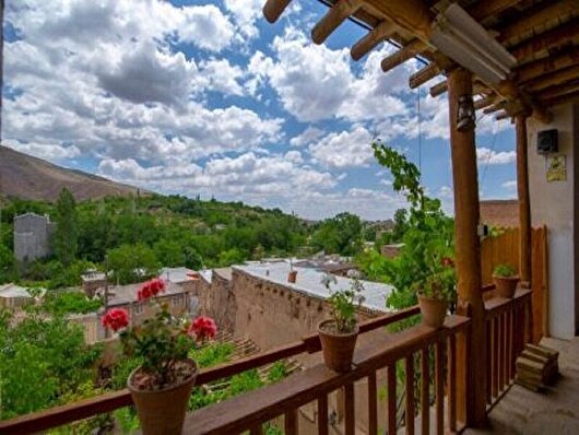 اقامتگاه های گلستان برای هم‌وطنان جنگ‌زده‌ نیم‌بها محاسبه می‌شود