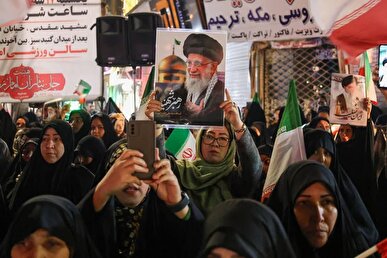 بیعت مردم مشهد با رهبر معظم انقلاب در سیزدهمین شب از خروش خودجوش + فیلم