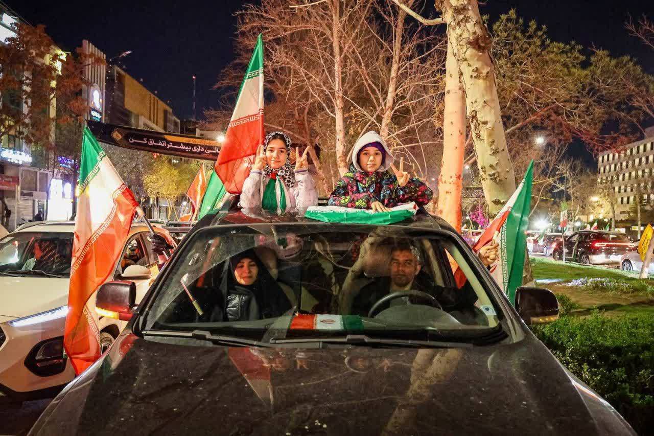 چهاردهمین شب خروش مردم مشهد برای بیعت با رهبری و حمایت از نیروهای مسلح (۲۳ اسفند ۱۴۰۴) +فیلم