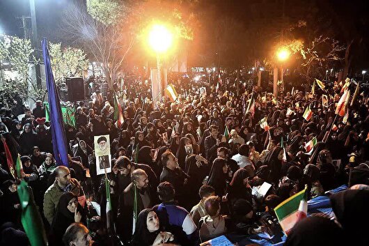 قم یک‌صدا در میدان؛ حضور حماسی مردم در چهاردهمین شب+فیلم