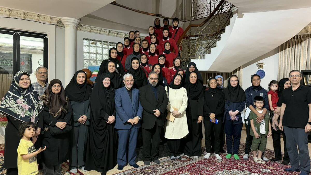 دیدار سفیر ایران در مالزی با اعضای تیم ملی فوتبال بانوان