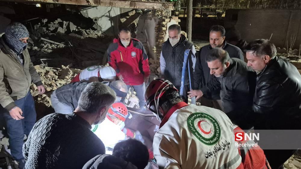 حضور&zwnj; پرسنل، امدادگران و نجاتگران جمعیت هلال استان کرمانشاه در آواربرداری حمله&zwnj;ی دشمن صهیونی آمریکایی در شهر کرمانشاه+تصاویر