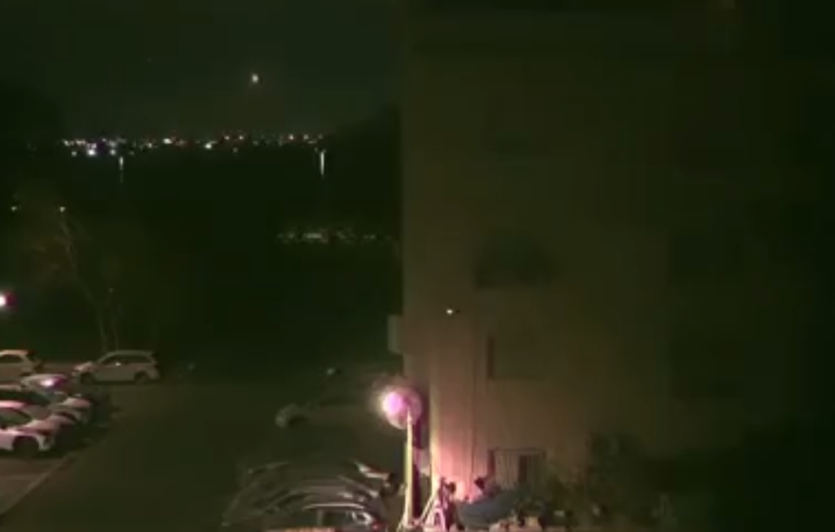 لحظه اصابت در قلب تل‌آویو؛ موشک‌های ایرانی از سد پدافند اسرائیل گذشتند