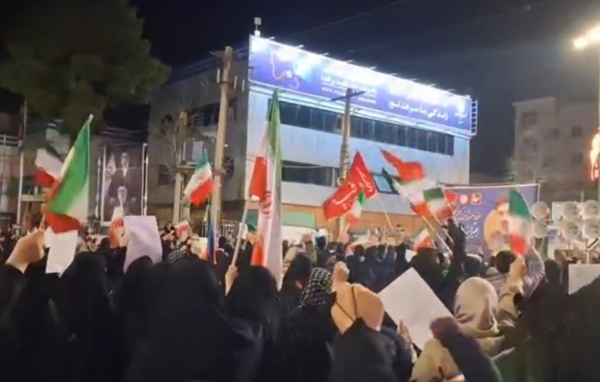 امشب همچون شب‌های قبل نوای مرگ بر آمریکا و مرگ براسرائیل در ایلام طنین انداز شد