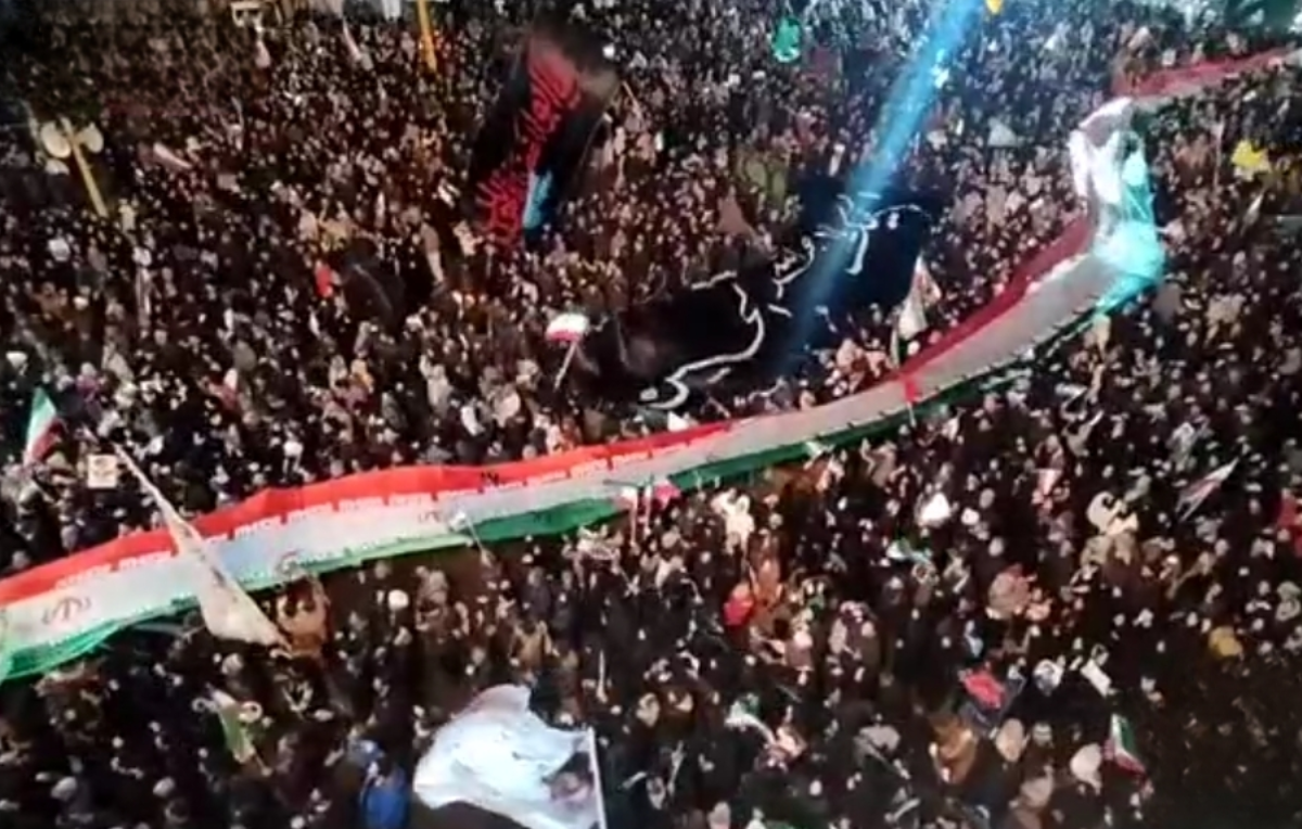 هم‌اکنون اجتماع عظیم شبانهٔ مردم انقلابی اردبیل