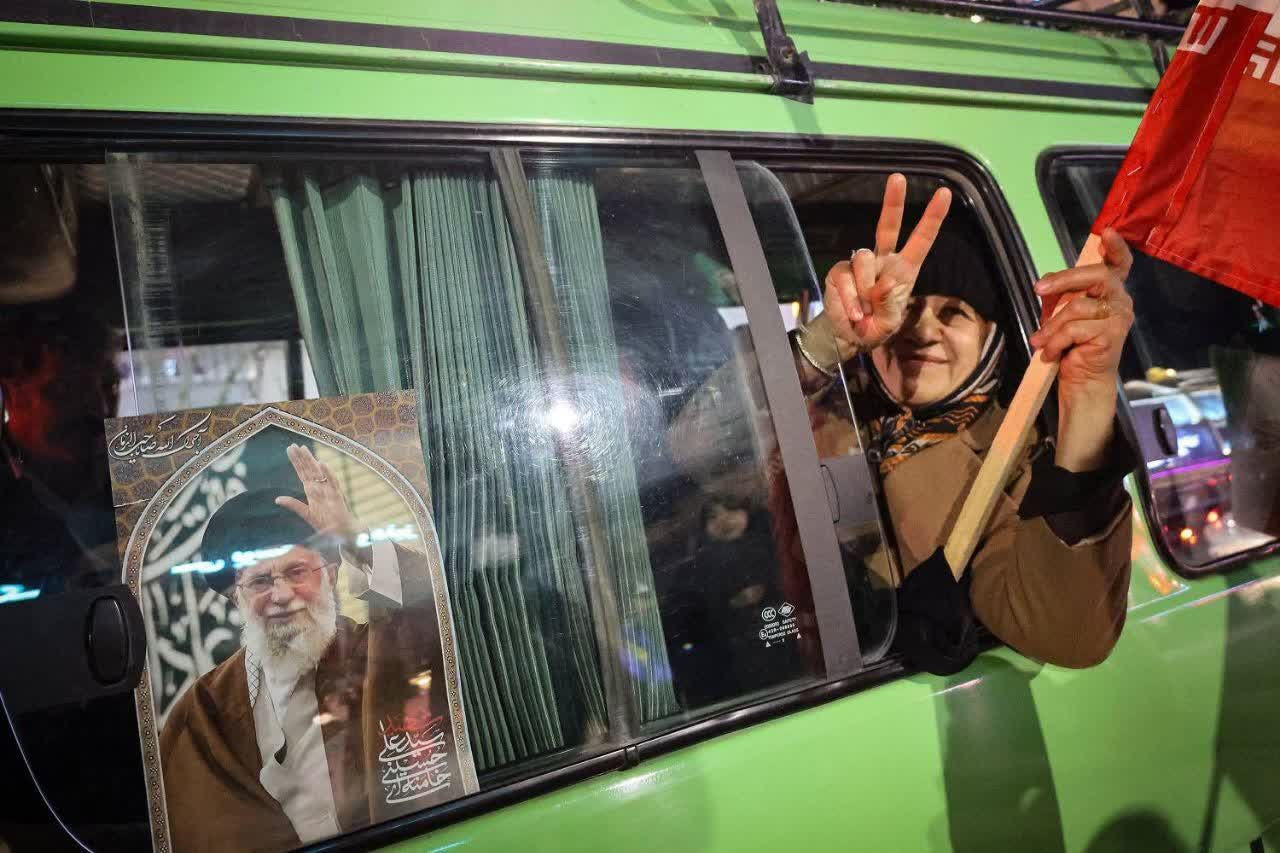 جاویدان ایران عزیز ما؛ قیام مشهدی&zwnj;ها در حمایت از نیرو&zwnj;های مسلح در پانزدهمین شب تجمعات مردمی