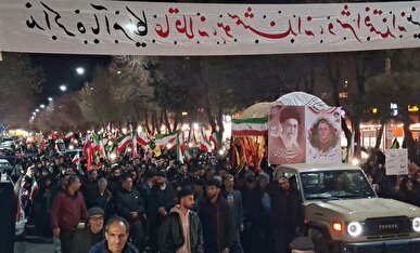 پیکر شهید «سجاد نادری زانیانی» در تجمع خیابانی شهرکرد تشییع شد