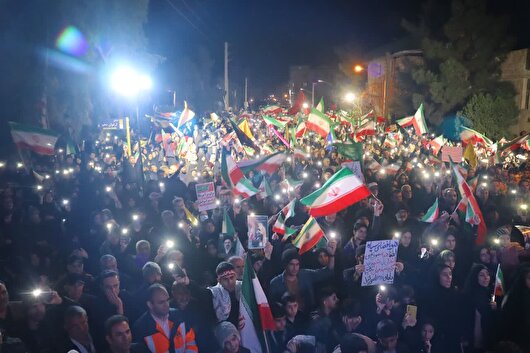 حضور در میدان؛ تداوم راه شهیدان/ مردم سمنان و سایر شهر‌های این استان برای پانزدهمین شب به میدان آمدند