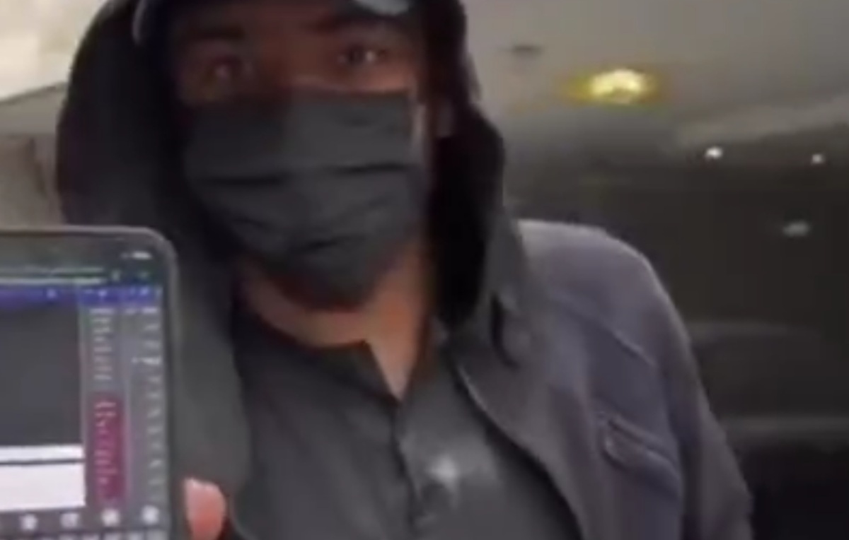 کمک و امدارسانی به مردم وسط کلاس آنلاین