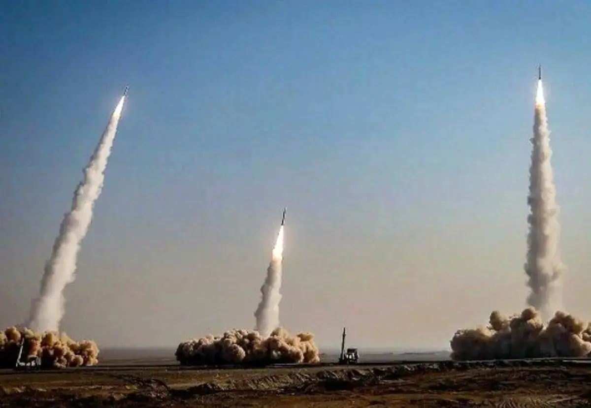 مراکز تولید تسلیحات نظامی هوافضا (IAI) و مراکز پشتیبانی سوخت رسان هوایی به وسیله موشک&zwnj;های نقطه زن هدف قرار گرفتند