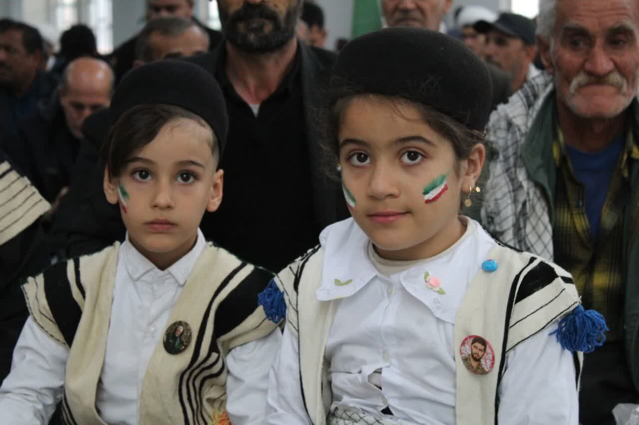 اجتماع بیعت عشایر چهارمحال و بختیاری با رهبر انقلاب / دایه دایه وقت جنگه + فیلم