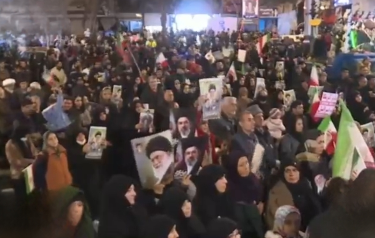 آغاز اجتماع مردم بجنورد در شانزدهمین شب متوالی/منتقمان خون رهبر شهیدمان همچنان در میدان حاضرند